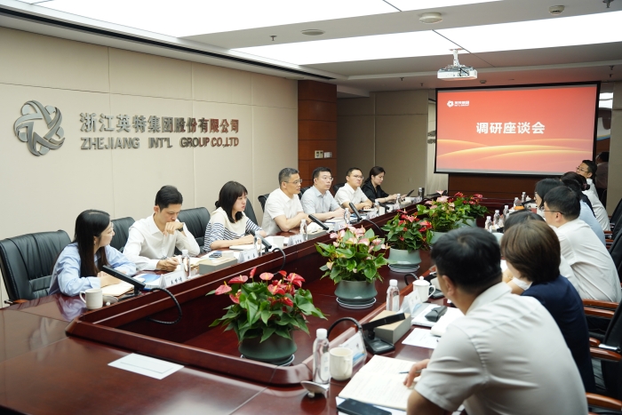 省國(guó)貿(mào)集團(tuán)黨委書記、董事長(zhǎng)高秉學(xué)來(lái)英特集團(tuán)調(diào)研